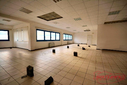 Foto Ufficio a Lucca Sant'Anna di 330 m² con 5 locali in affitto