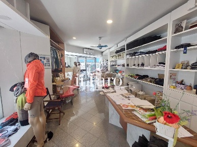 Foto Negozio a Viareggio Darsena - Ex Campo di Aviazione di 80 m²