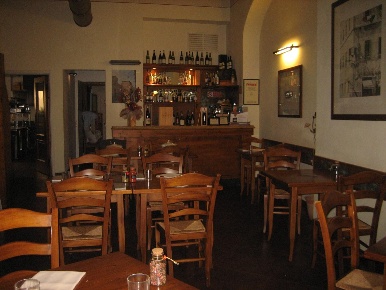 Foto Locale commerciale a Pisa Santa Maria di 115 m² con 6 locali