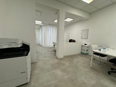Foto Locale commerciale a Pontedera Centro di 156 m² con 6 locali