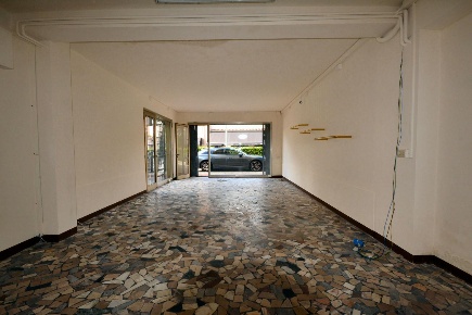 Foto Locale commerciale a Lucca Sant'Anna di 55 m² con 2 locali in affitto
