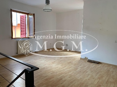 Foto Locale commerciale a Pontedera Centro di 70 m² con 2 locali in affitto