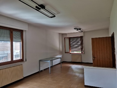 Foto Ufficio a Colle di Val d'Elsa Abbadia, Campolungo di 100 m² in affitto