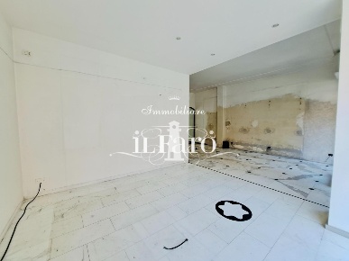 Foto Negozio a Viareggio Centro di 50 m² con 3 locali in vendita