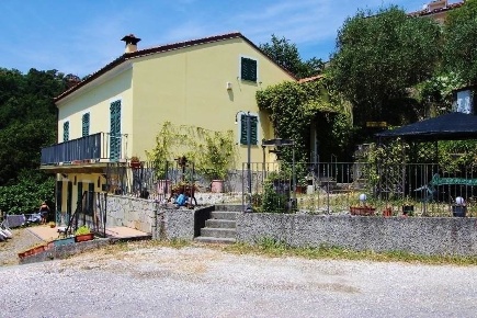 Foto Negozio a La Spezia Centro Storico con 11 locali in vendita