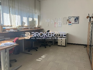Foto Ufficio a Sarzana Crociata di 60 m² con 2 locali in vendita