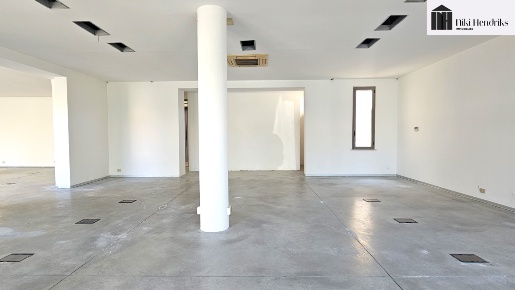 Foto Locale commerciale a Santa Croce sull'Arno Centro di 300 m² in vendita