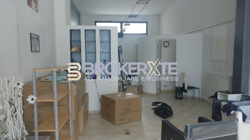 Foto Locale commerciale a Carrara Centro di 69 m² in affitto