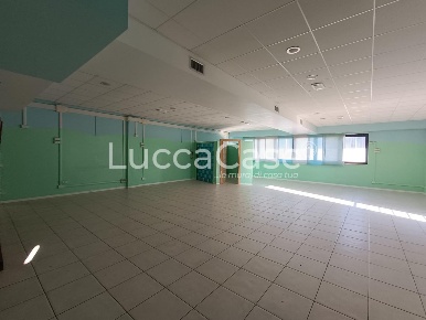 Foto Ufficio a Lucca Sant'Anna di 150 m² con 1 locali in vendita