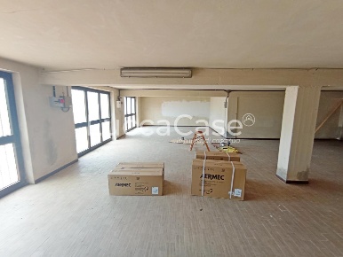 Foto Magazzino a Capannori Segromigno - San Colombano di 200 m² in affitto