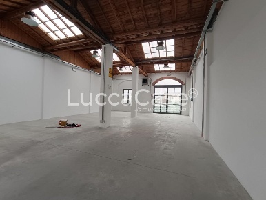 Foto Magazzino a Lucca San Marco - Acquacalda di 180 m² con 2 locali
