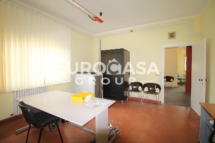 Foto Locale commerciale a Capannori Lammari - Lunata di 80 m² con 3 locali