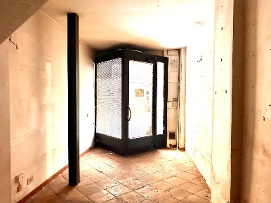 Foto Negozio a Siena Ovile - San Francesco di 26 m² con 1 locali in affitto