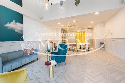 Foto Locale commerciale a Calcinaia Centro di 130 m² con 3 locali