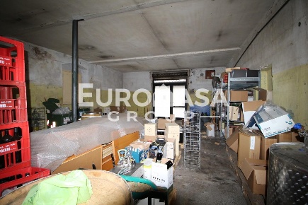 Foto Negozio a Lucca Ponte a Moriano di 150 m² con 4 locali in vendita