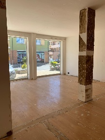 Foto Locale commerciale a Cecina Cecina Centro di 250 m² con 2 locali