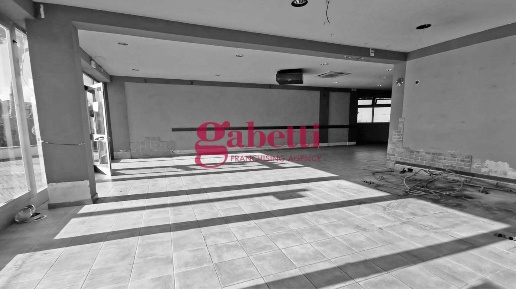Foto Locale commerciale a San Giuliano Terme Ghezzano di 200 m² in affitto