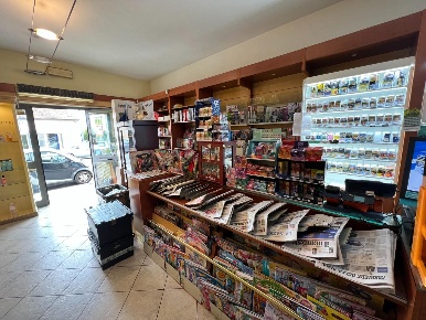 Foto Attività commerciale a Bibbona La California di 70 m² con 2 locali