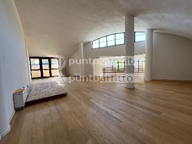 Foto Ufficio a Lucca Arancio di 170 m² con 1 locali in affitto