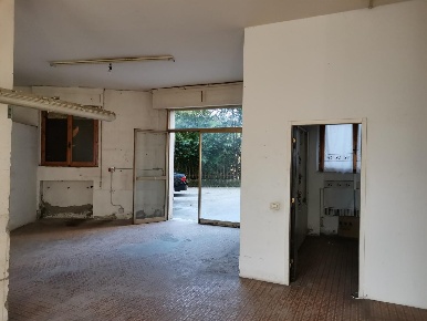 Foto Locale commerciale a Poggibonsi Centro di 100 m² con 1 locali