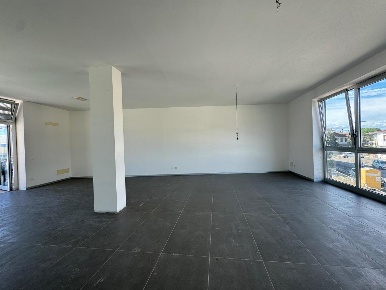 Foto Locale commerciale a Bientina di 68 m² con 1 locali in vendita
