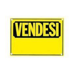 Foto Locale commerciale a Calci Centro di 200 m² con 8 locali in vendita