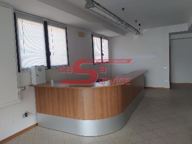 Foto Ufficio a Monsummano Terme Centro di 140 m² con 6 locali in affitto
