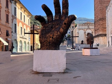 Foto Attività commerciale a Pietrasanta di 80 m² con 5 locali in affitto
