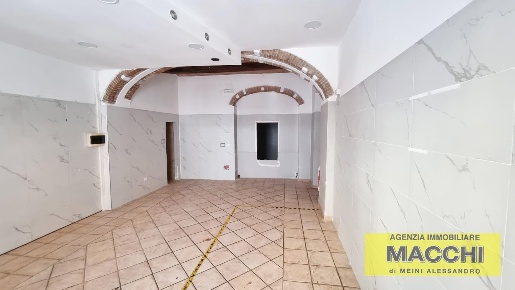 Foto Locale commerciale a Ponsacco Centro di 90 m² con 2 locali in vendita