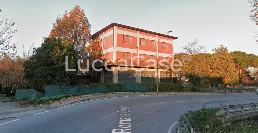 Foto Hotel a Porcari Centro di 750 m² con 20 locali in vendita