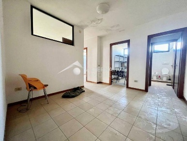 Foto Laboratorio a Pisa Ospedaletto di 81 m² con 3 locali in vendita