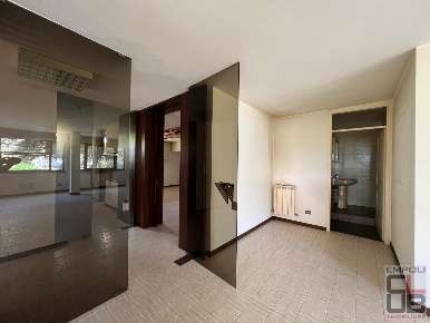 Foto Ufficio a Vinci Spicchio-sovigliana di 190 m² con 5 locali in vendita
