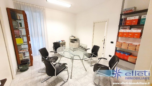 Foto Locale commerciale a Massa Marina di Massa Centro di 110 m² in vendita