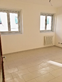 Foto Ufficio a Pontedera Centro di 90 m² con 4 locali in vendita