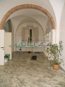 Foto Locale commerciale a Pontedera Centro di 70 m² con 3 locali in affitto