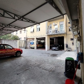 Foto Locale commerciale a Massa Centro di 299 m² con 1 locali in vendita