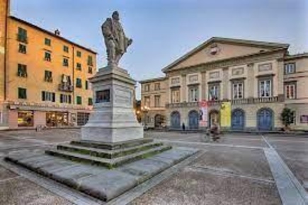Foto Ufficio a Lucca Piazza Napoleone - San Michele di 250 m² con 4 locali