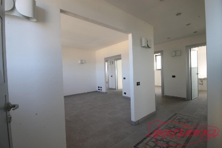 Foto Ufficio a Lucca San Marco - Acquacalda di 250 m² con 8 locali