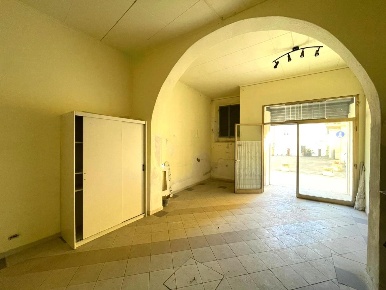 Foto Locale commerciale a Fucecchio Centro di 50 m² con 1 locali in vendita