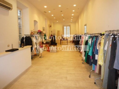 Foto Negozio a Lucca Arancio di 150 m² in affitto