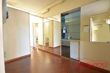 Foto Locale commerciale a Lucca Sant'Anna di 38 m² con 2 locali in vendita