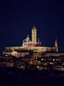 Foto Locale commerciale a Siena Piazza del Campo - Duprè di 434 m²
