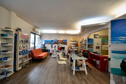 Foto Locale commerciale a Lucca Sant'Anna di 72 m² con 2 locali in vendita