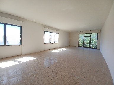 Foto Ufficio a Cascina Semicentro di 140 m² con 1 locali in affitto