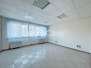 Foto Ufficio a Capannori Verciano - Guamo di 74 m² con 3 locali in affitto