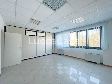 Foto Ufficio a Capannori Verciano - Guamo di 74 m² con 3 locali in affitto