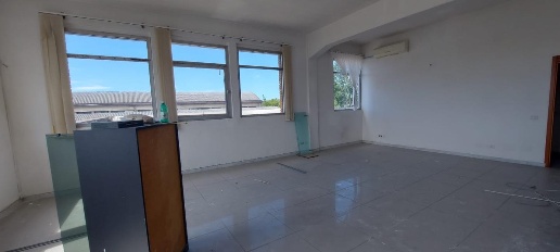 Foto Ufficio a Carrara Avenza di 85 m² con 4 locali in affitto