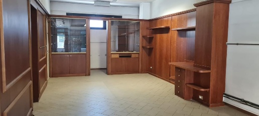 Foto Locale commerciale a Capannoli Centro di 80 m² con 3 locali in affitto