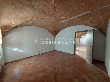 Foto Ufficio a Ponsacco Centro di 100 m² con 4 locali in vendita