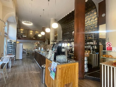 Foto Bar a Torino Cenisia di 200 m² con 6 locali in vendita
